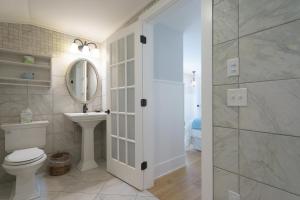 Superior King Room room in Marginal Way House
