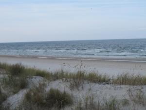 Jasnoszary Apartament Sun Seasons 24 w Kołobrzegu Blisko Morza by Noclegi Renters