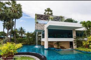 The Palm Beach Front