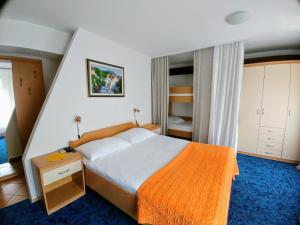 Family Room with Private Bathroom room in Hotel garni Paleta