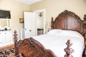 Queen Room room in The Bevin House B&B