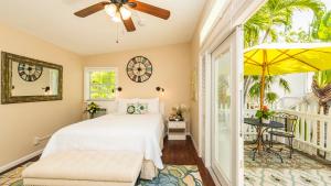 Jacaranda room room in Old Town Manor