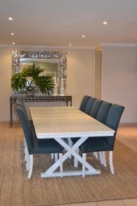 Mahogany House - SOLAR POWERED