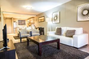 Modern 2 bedroom with underground parking 1 mins from beach-205 La Cabina, Blouberg, Cape Town - 3hvězdičkové hotely ve městě Bloubergstrand