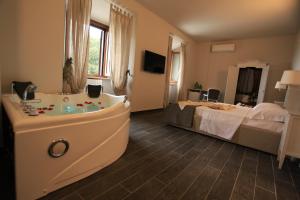 Deluxe Double Room with Bath room in Hotel Le Macine