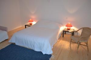 B&B / Chambres d'hotes Le Petit Logis : Chambre Double Deluxe (2 Adultes + 1 Enfant)