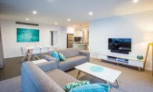 Boardwalk Burleigh Beach - Official - Gold Coast