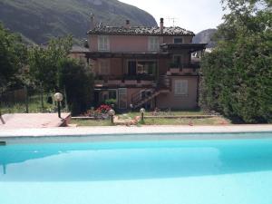 Ferienhaus Villa Claudia indipendente con piscina ad uso esclusivo Genga Italien