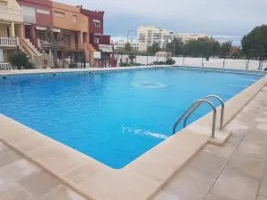 Dúplex, piscina y playa - Emperador