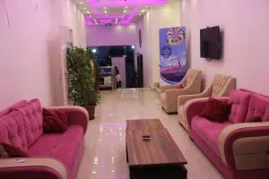 Weekend Hotel - Ruweisat el Khāldī