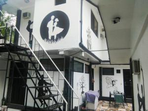 RedDoorz @ Western Highway Lodge Hotel