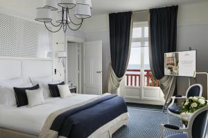 Hotels Hotel Barriere L'Hermitage : Suite Prestige avec Terrasse - Vue sur Mer