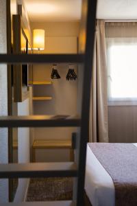 Hotels Kyriad Montpellier Sud - A709 : Chambre Triple avec Mezzanine (2 Adultes + 1 Enfant)