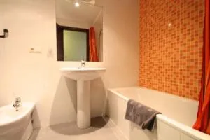 Av Carlemany, Centro comercial - 莱塞斯卡尔德-恩戈尔达