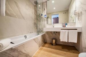 Premium Double Room (2 Adults) room in Occidental Vigo