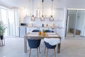 Studio Suite near Lake with Jacuzzi - Chistopol'ye