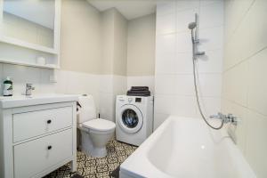 #stayhere - Comfy & Stylish Studio with Green Patio close to Old Town