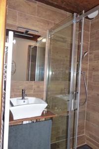 Maisons de vacances Gite l'Oree du bois - maison individuelle avec jacuzzi prive : photos des chambres