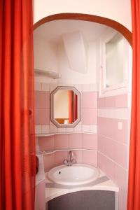 Hotels Hotel Marignan : photos des chambres