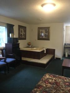 Rapids Inn & Suites