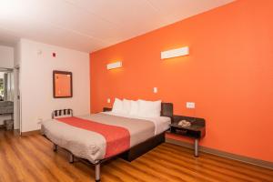 King Room - Disability Access - Non-Smoking room in Motel 6-Kingsport, TN