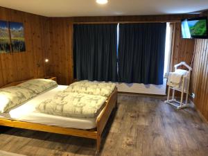 Two-Bedroom Apartment with Balcony room in Hotel Restaurant Simplon