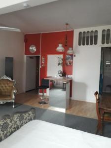 B&B / Chambres d'hotes Le Gargantua : Chambre Double Deluxe (2 Adultes + 1 Enfant)