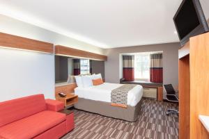 Queen Suite - Disability Access Non Smoking room in Microtel Inn & Suites by Wyndham Springfield