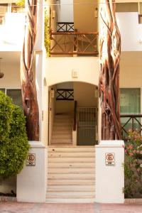 Las Olas Condominium #207