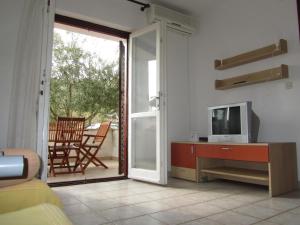 Apartments by the sea Slatine, Ciovo - 15916