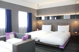 Suite Grand có 2 giường đơn và 1 giường sofa  (Grand Suite with 2 Single Beds and 1 Sofa Bed )