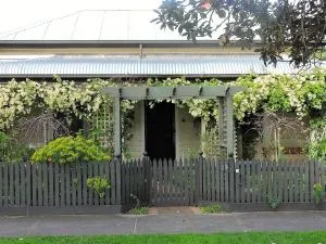 Delightful Cottage - Queenscliff