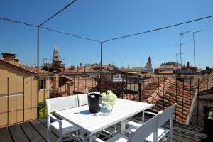 One-Bedroom Apartment with Terrace room in Residence La Fenice