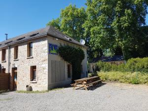 Pension Relais Des Caillères Saint Pavace Frankreich