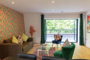 Penthouse 5 mins walk to City Centre & Colleges with Terrace & Sleeps 6