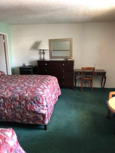 Standard Double Room room in King Lodge Motel
