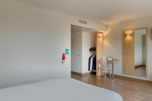 Hotels B&B HOTEL Marseille La Valentine St Menet : Chambre Double - Accessible aux Personnes à Mobilité Réduite 