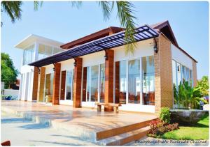 Chaophayathara Riverside Hotel