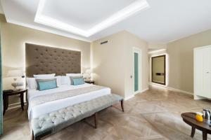 Superior Design Triple Room room in Colón Hotel Barcelona