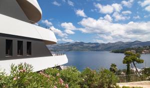 RMH Lazure Luxury Apartments 