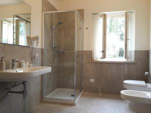 Dreibettzimmer mit Gartenblick