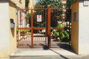 Saint Peter House Station