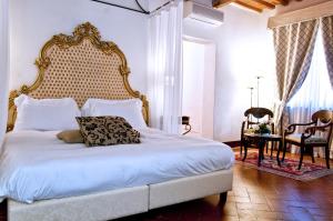 Junior Suite room in Hotel San Miniato