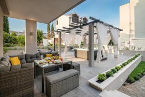 Family Apartment Dubrovnik - private jacuzzi terrace, private parking