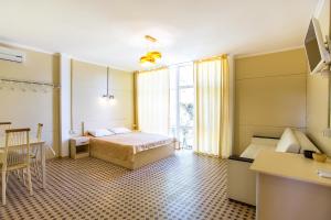 Luxury Triple Room room in MAKARENA Guest House