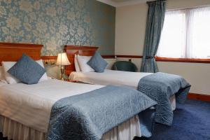 Standard Twin Room room in Best Western Woodlands Hotel