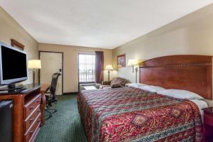 King Room - Non-Smoking room in Days Inn by Wyndham Camp Springs Andrews AFB
