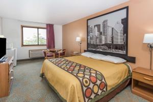 King Room - Non-Smoking room in Super 8 by Wyndham Bourbonnais/Kankakee Area