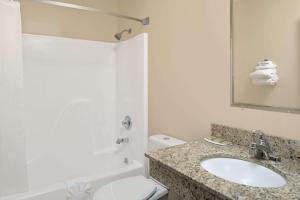 King Room - Non-Smoking room in Super 8 by Wyndham Omaha West L St NE
