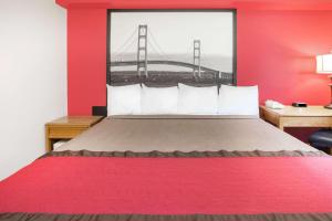 King Room - Non-Smoking room in Super 8 by Wyndham West Branch